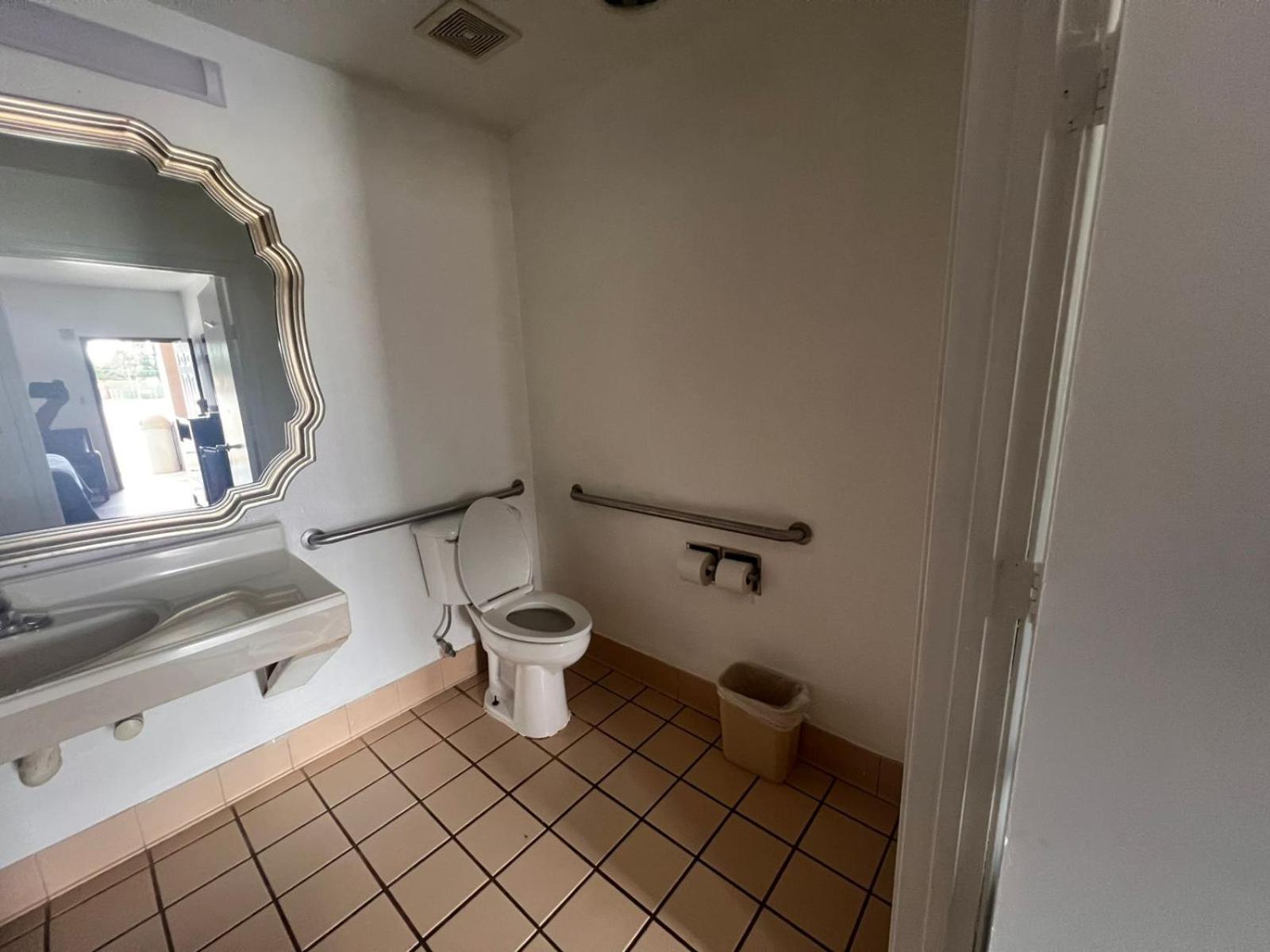 Budget Inn By Oyo San Augustine Exterior photo